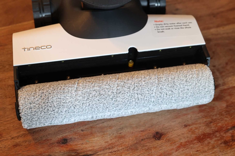 Reinigung am Rand mit dem Tineco Floor One S7